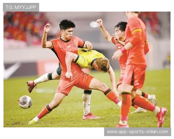 彭啸防守端稳住禁区